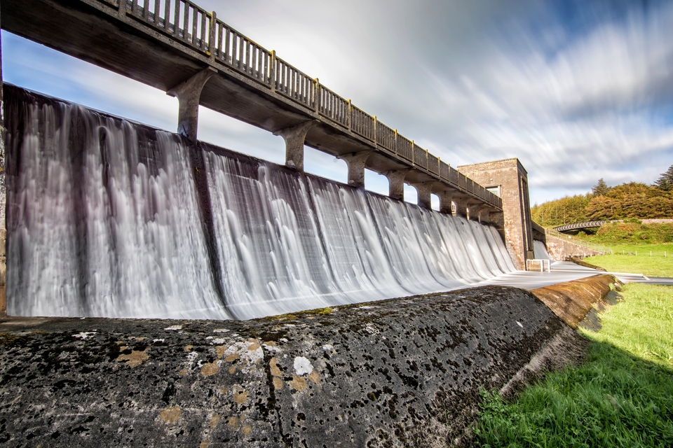 The dam at Llyn Cefni